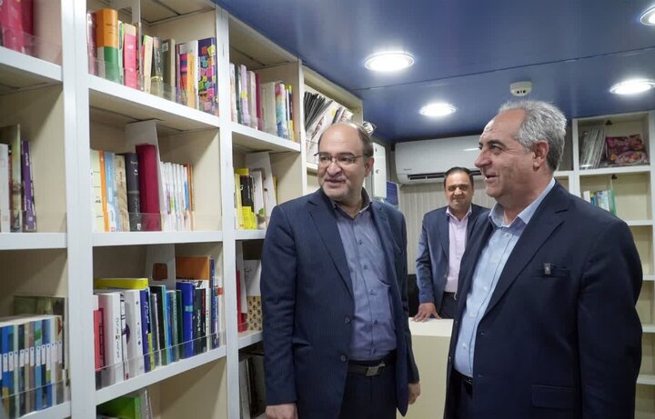 عدالت فرهنگی بر مدار جادهها؛ آغاز بکار کتابخانههای سیار مرند و میانه