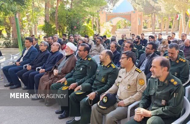 عطرافشانی گلزار شهدای شاهرود در سالروز آزادسازی خرمشهر