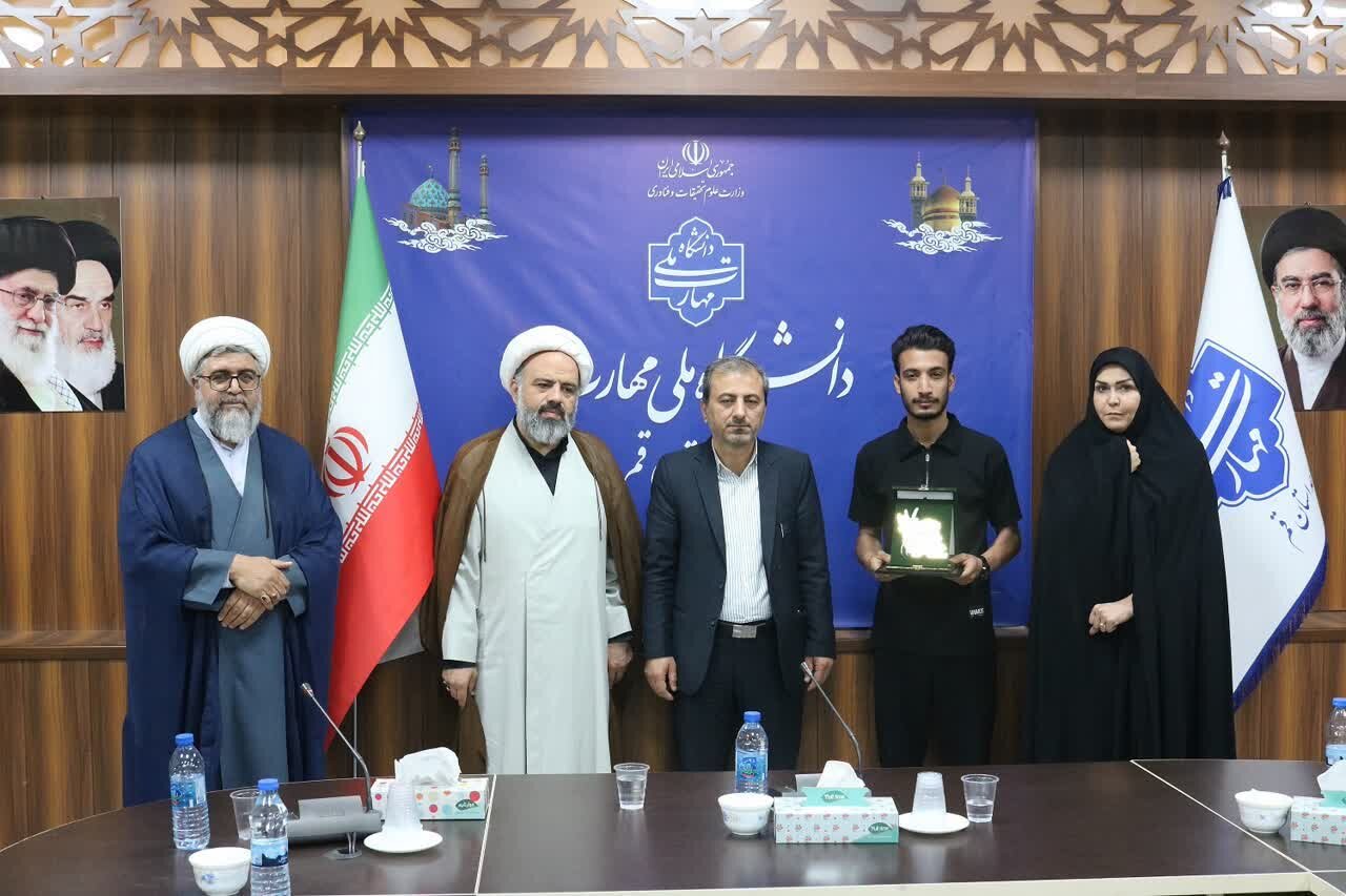 دانشجویان شاهد و فعالان فرهنگی دانشگاه ملی مهارت قم تجلیل شدند