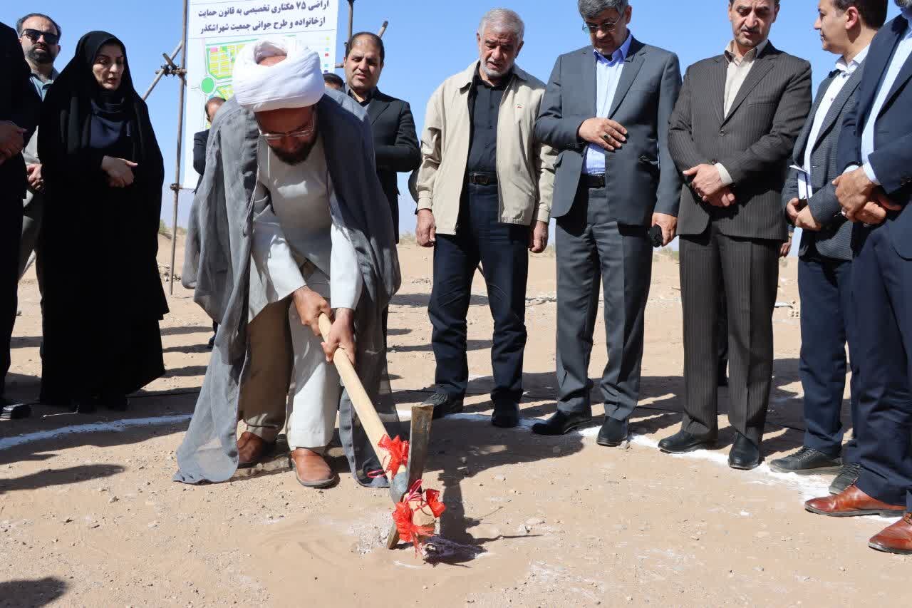 کلنگ‌زنی ساخت ۱۰۵۱ واحد مسکونی در سایت ۷۵ هکتاری نهضت ملی مسکن