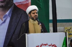 امام جمعه موقت بندرعباس: رزمندگان و دیپلمات‌ها قرص و محکم ایستاده‌اند