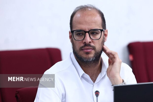 شجیع: کفش غیر مجاز دلیل دیسکالیفه شدن محیطی‌زاده است