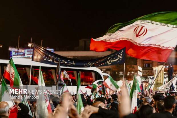 یەکدەنگی گەلی ئێران لە حەماسەی شەقام