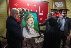 حضور اعضای بسیج اساتید دانشگاه در منزل شهید رئیسی