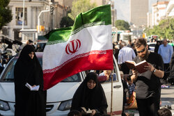 مراسم قرائت دعای روز عرفه در حسینیه صنف لباس‌فروشان تهران