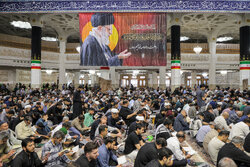 صحن امامزاده ابراهیم آمل غرق در اشک و دعا
