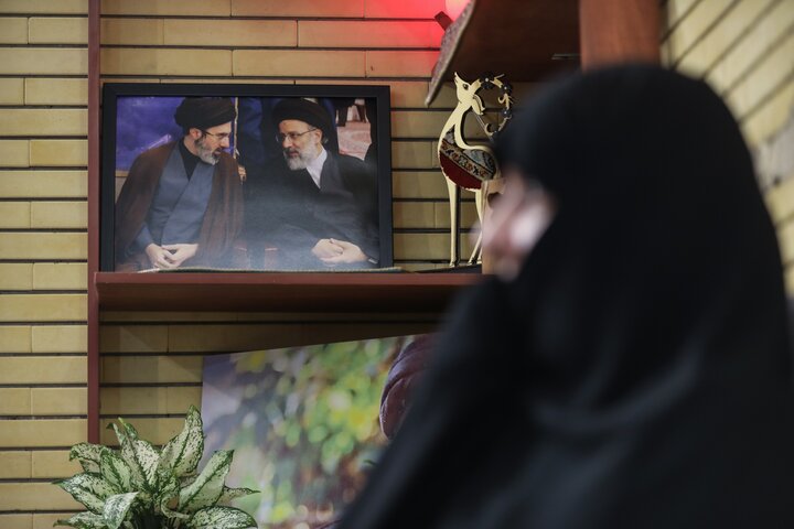 حضور اعضای بسیج اساتید دانشگاه در منزل شهید رئیسی
