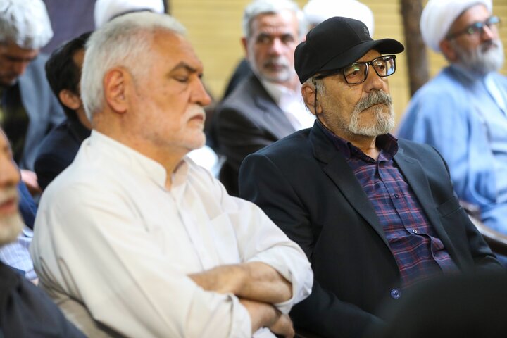 حضور اعضای بسیج اساتید دانشگاه در منزل شهید رئیسی