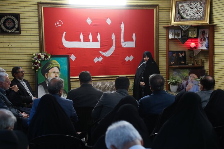 حضور اعضای بسیج اساتید دانشگاه در منزل شهید رئیسی