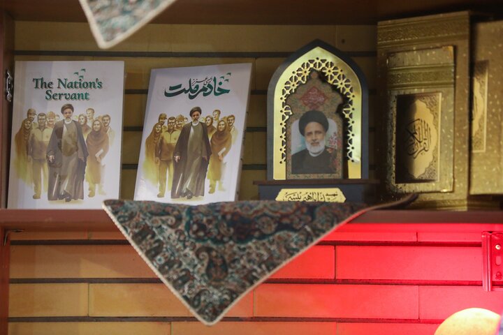 حضور اعضای بسیج اساتید دانشگاه در منزل شهید رئیسی