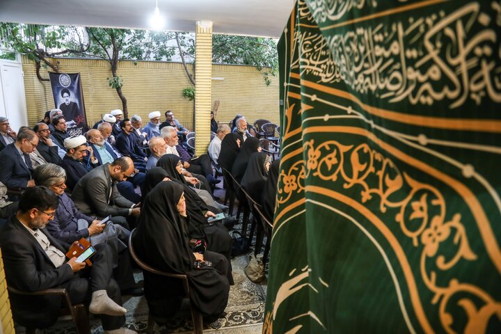 حضور اعضای بسیج اساتید دانشگاه در منزل شهید رئیسی