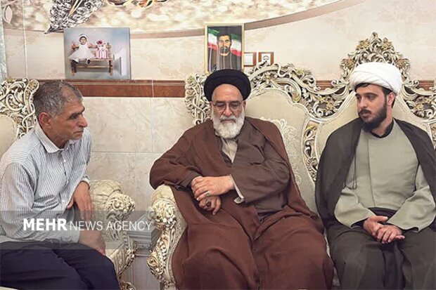 دیدار رئیس شورای هماهنگی تبلیغات اسلامی تهران با خانواده شهید «تاجیکی»