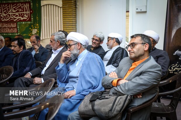 حضور اعضای بسیج اساتید دانشگاه در منزل شهید رئیسی
