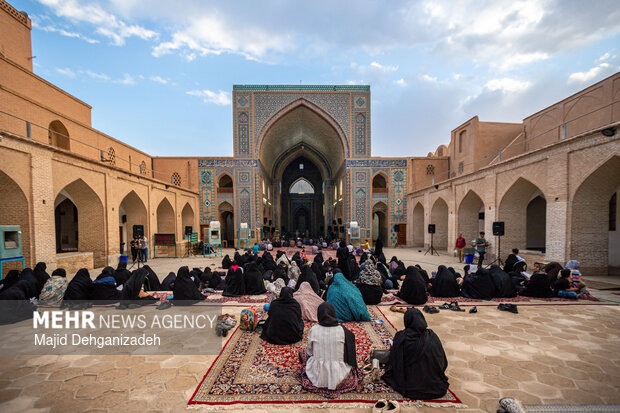 مراسم قرائت دعای روز عرفه در مسجد جامع کبیر یزد