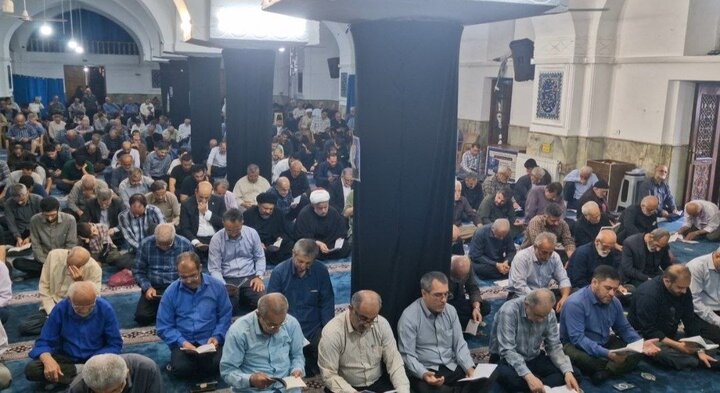 طنین دعای عرفه در مسجد جامع لاهیجان