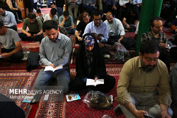 دعای پر فیض عرفه در زنجان
