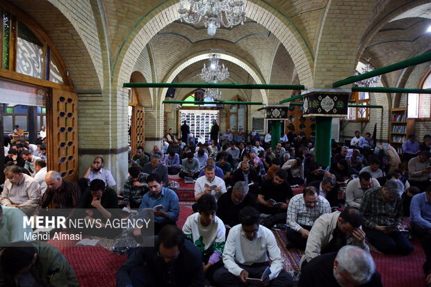 دعای پر فیض عرفه در زنجان