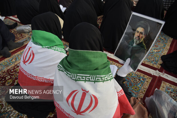 نوای دعای عرفه در حرم رضوی طنین‌انداز شد