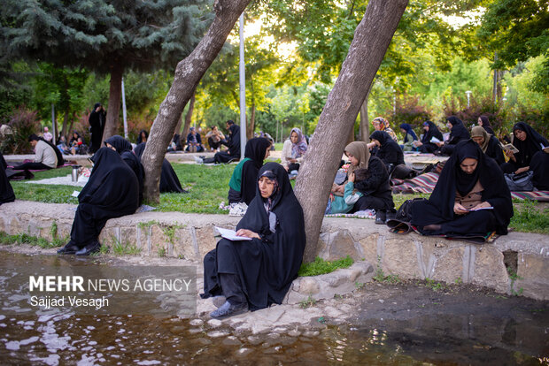 قرائت دعای عرفه در همدان