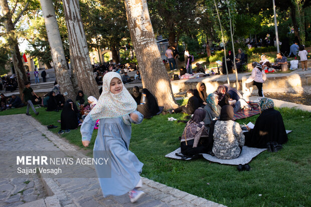قرائت دعای عرفه در همدان