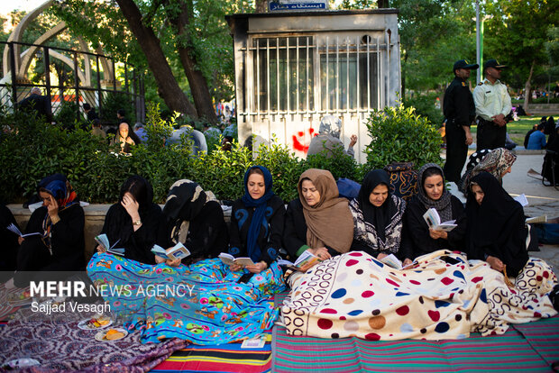 قرائت دعای عرفه در همدان
