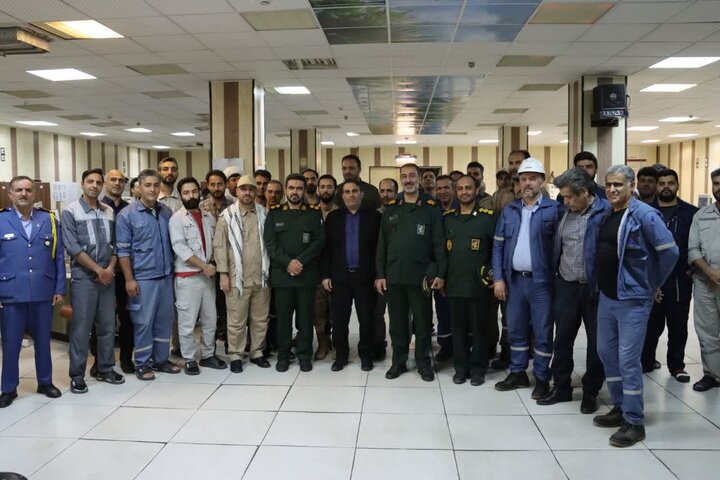 نیروهای پتروشیمی و پالایشگاه شازند، افسران خط‌مقدم جنگ اقتصادی هستند