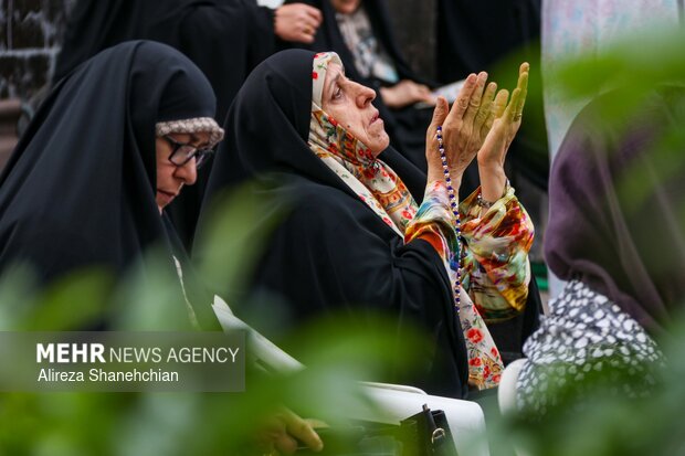 قرائت دعای عرفه در رشت