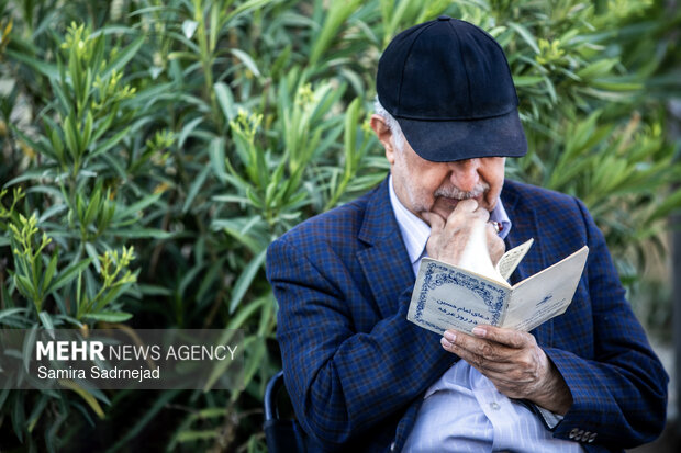 مراسم قرائت دعای روز عرفه در کهف الشهداء