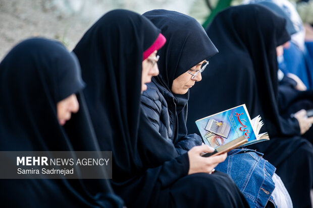 مراسم قرائت دعای روز عرفه در کهف الشهداء
