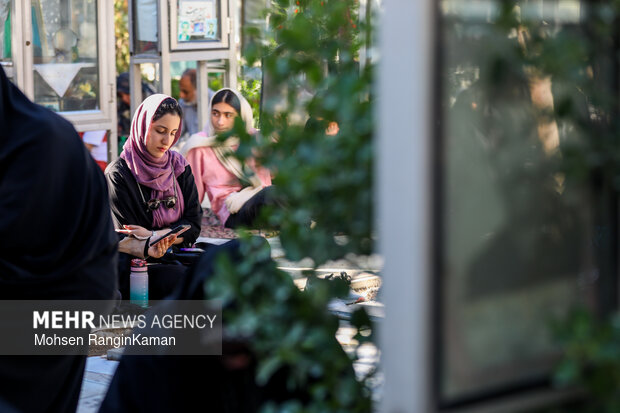 Arafa Day in Tehran's Behesht Zahra
