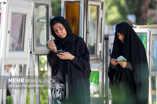 Arafa Day in Tehran's Behesht Zahra