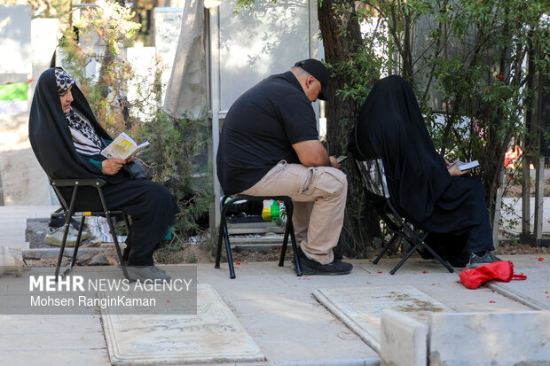 
Arafa Day in Tehran's Behesht Zahra