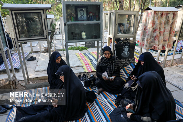 
Arafa Day in Tehran's Behesht Zahra