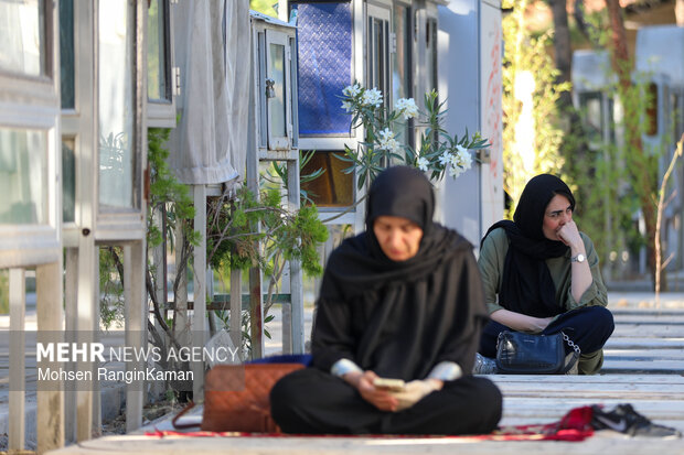 
Arafa Day in Tehran's Behesht Zahra