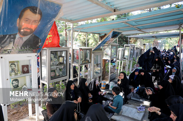 
Arafa Day in Tehran's Behesht Zahra