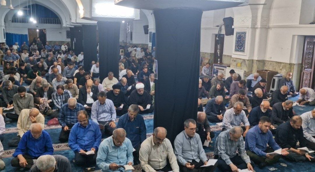طنین دعای عرفه در مسجد جامع لاهیجان طنین دعای عرفه در مسجد جامع لاهیجان