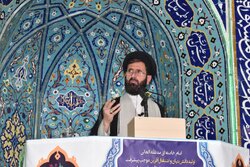 امام جمعه گرمسار: نگاه متوازن لازمه عبور از موانع توسعه است