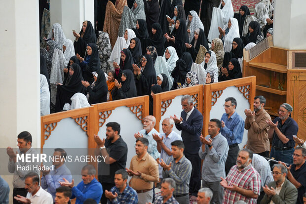 اقامه نماز عید قربان در حرم شاهچراغ(ع)