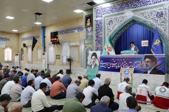 امام جمعه دیر: شعار مرگ بر آمریکا و اسرائیل جهانی شده است