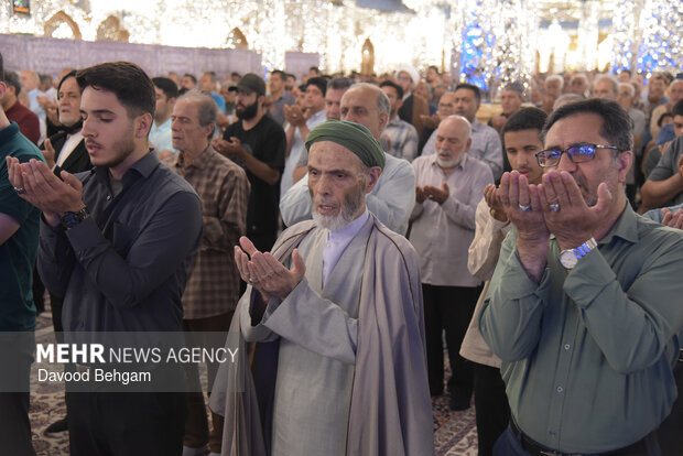 اقامه نماز عید قربان در حرم رضوی
