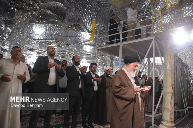 اقامه نماز عید قربان در حرم رضوی