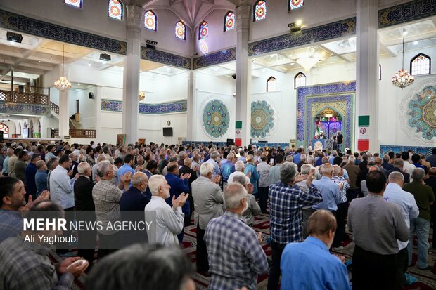 اقامه نماز عید قربان در مصلی رشت