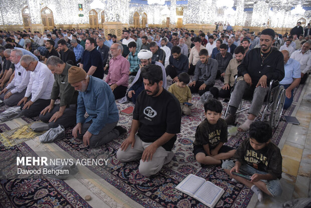اقامه نماز عید قربان در حرم رضوی
