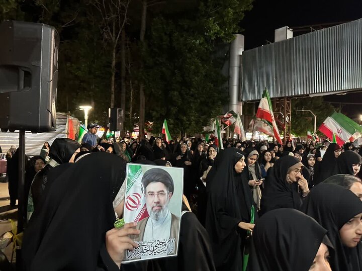 میدان داری چنارانی ها در هشتاد و هشتمین شب حضور در خیابان ها میدان داری چنارانی ها در هشتاد و هشتمین شب حضور در خیابان ها