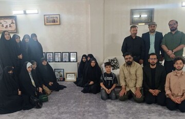 محفل شاعران قمی در منزل خانواده شهیدان رسولی برگزار شد
