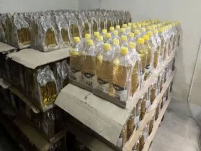 کشف ۹.۶ تن روغن احتکارشده در قروه؛ یک متهم دستگیر شد