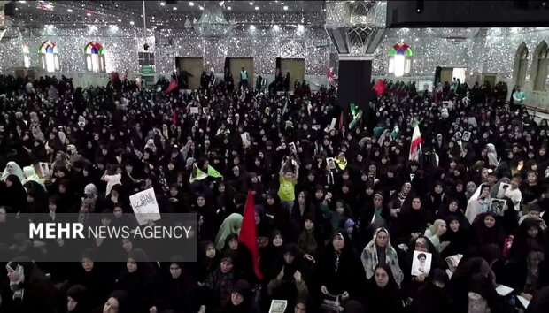 حضور پرشور مردم در مراسم یادبود شهدای خانوادۀ امام شهید