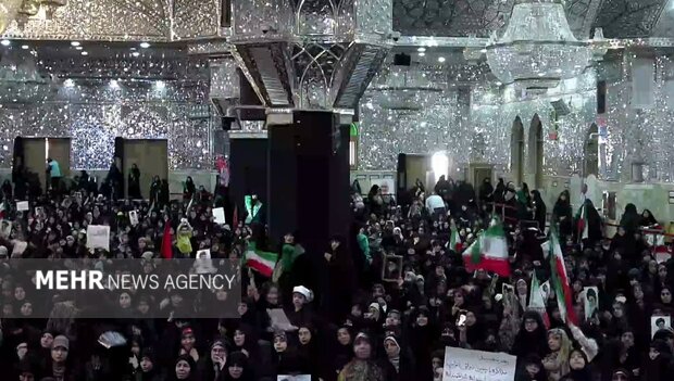 حضور پرشور مردم در مراسم یادبود شهدای خانوادۀ امام شهید