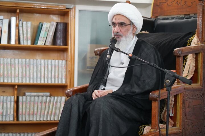 امام جمعه بوشهر: رهبر شهید انقلاب شخصیتی کم‌نظیر در تاریخ معاصر است