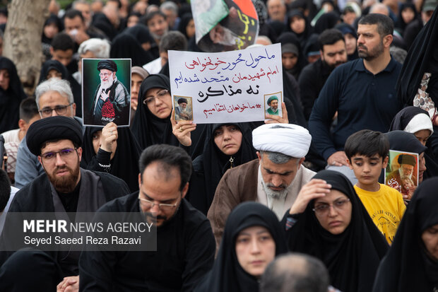 دومین روز از مراسم یادبود خانواده امام شهید و رهبر معظم انقلاب اسلامی